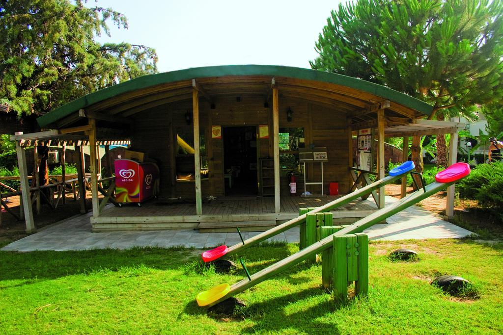 Aska Costa Holiday Club Side Exterior foto
