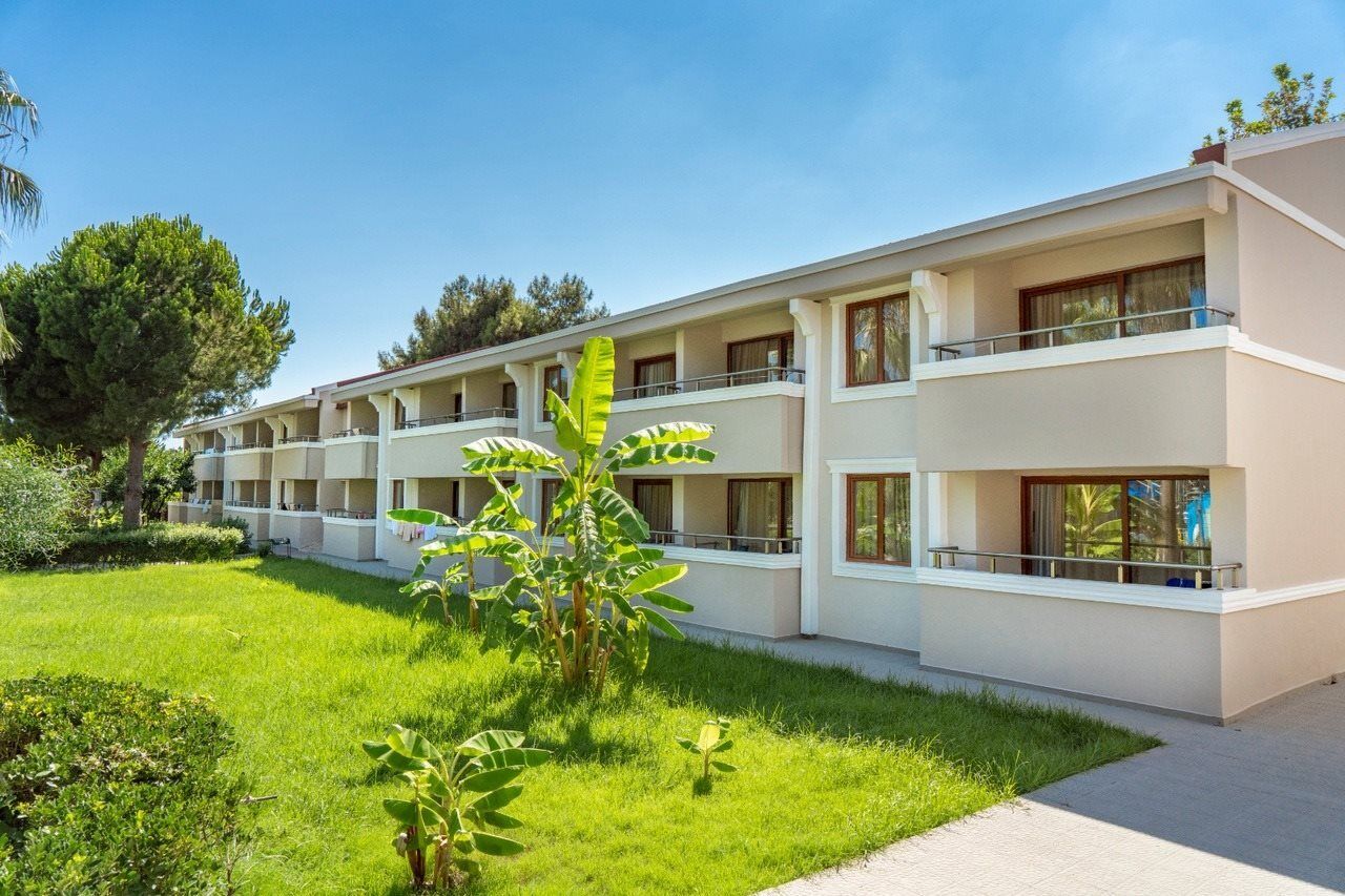 Aska Costa Holiday Club Side Exterior foto
